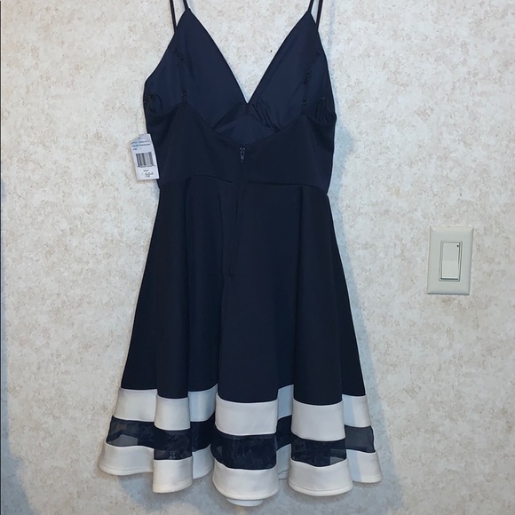 Women’s Dillard’s dress - Picture 4 of 6